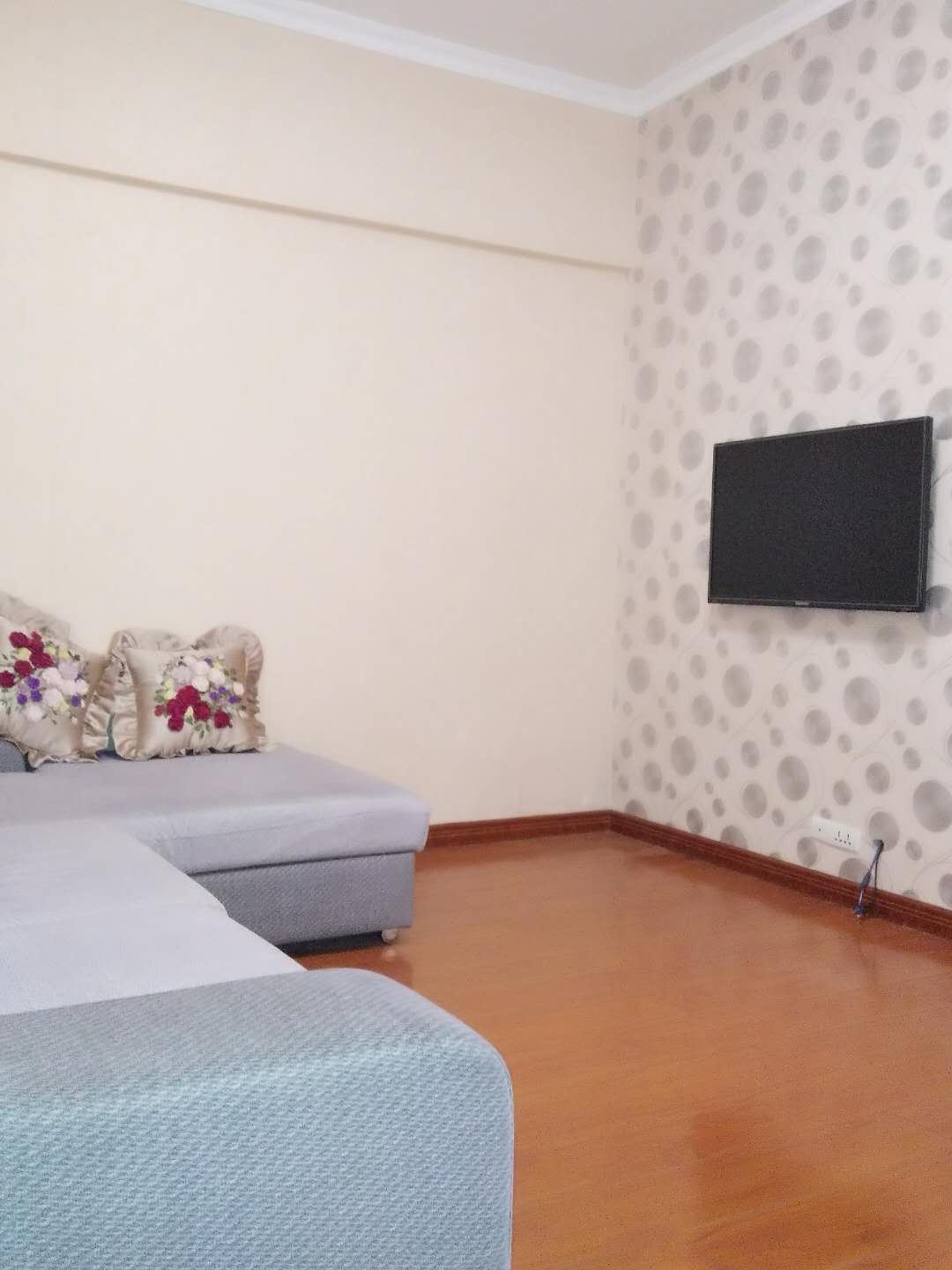 交通方便， 毗邻，适合居住的房子