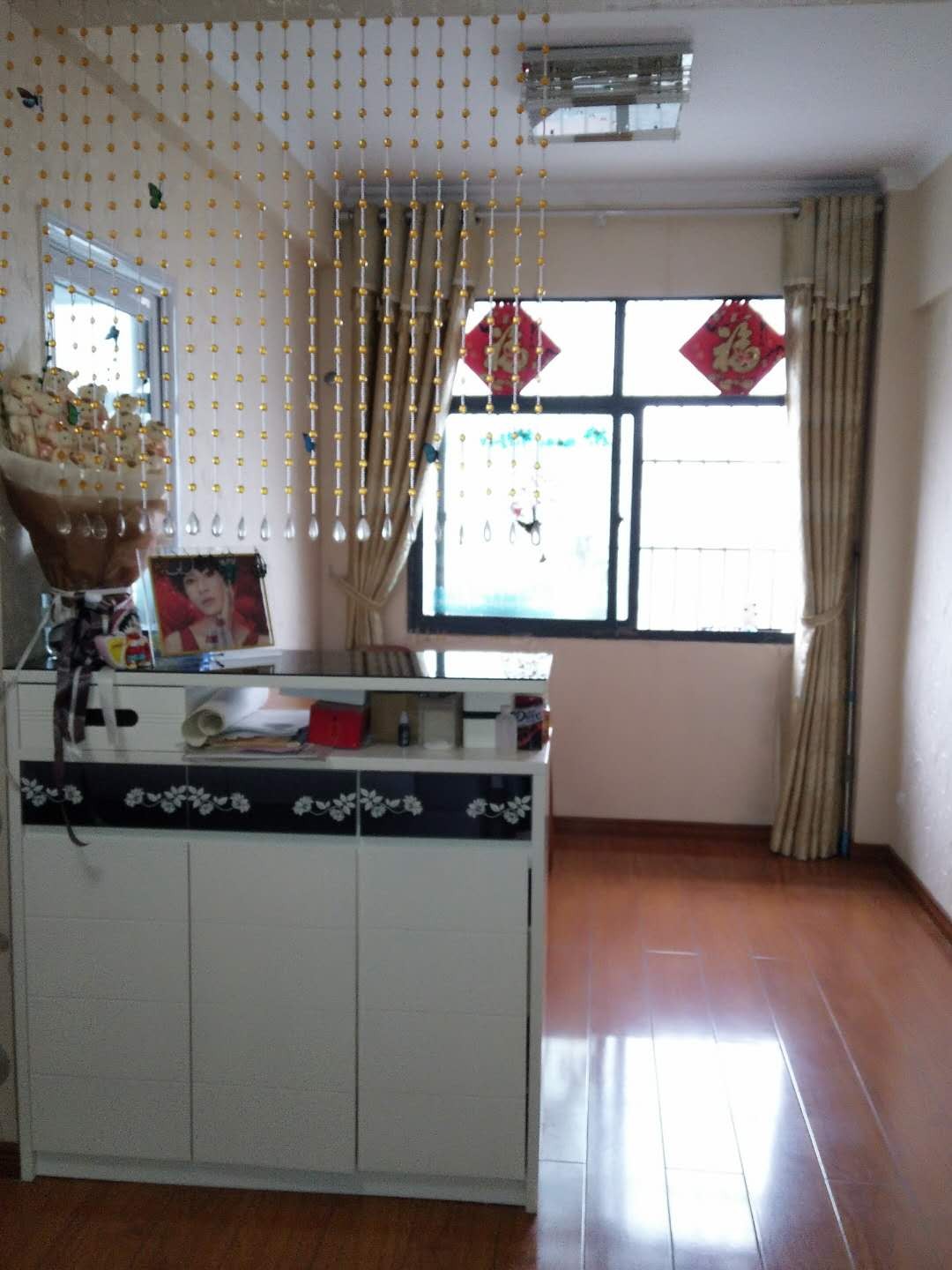 交通方便， 毗邻，适合居住的房子