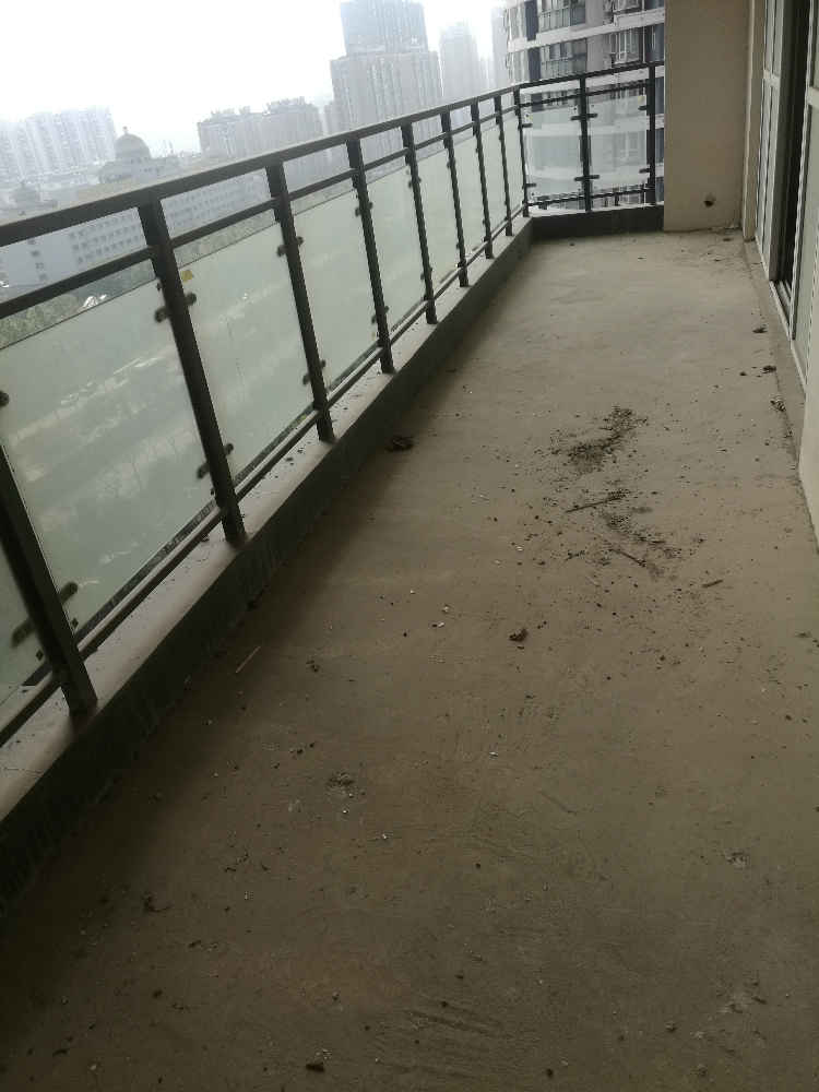 毛坯大三房超大阳台送入户花园房东诚心出售76万元