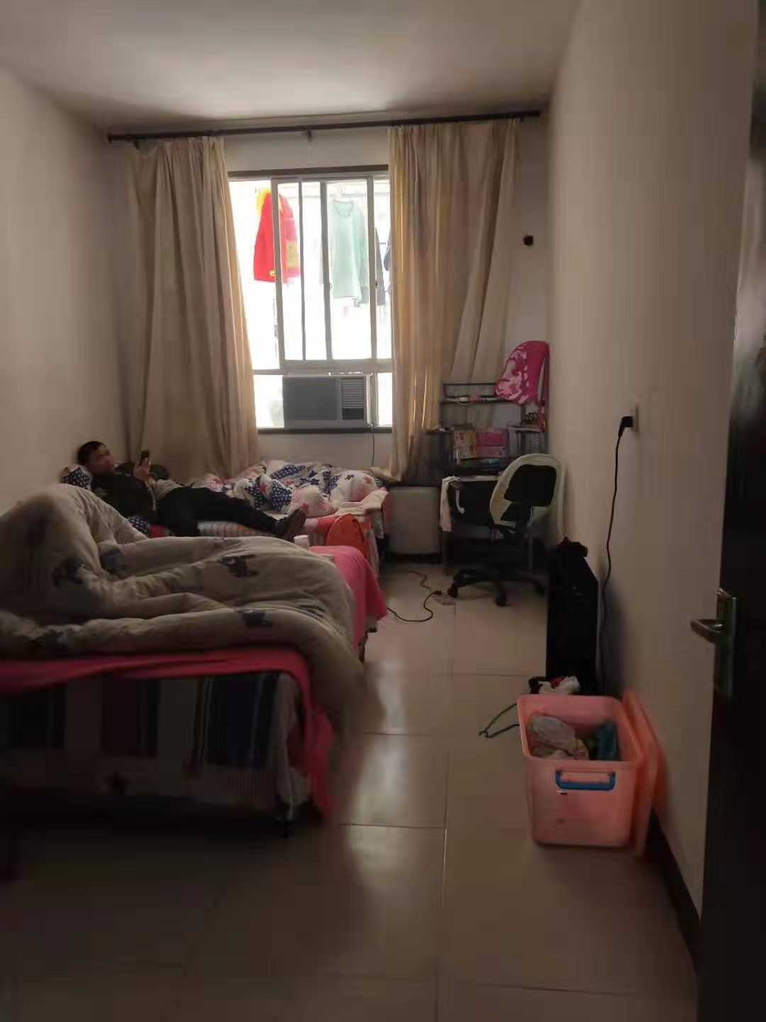 大新路 旁两室半两厅低价急售