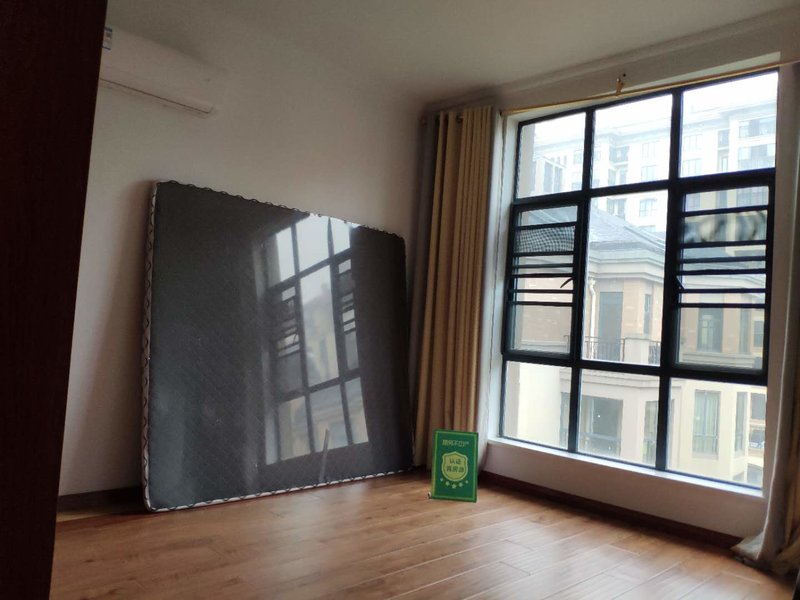 绿地华庭装修复式南北通透诚意出售