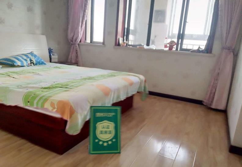 绿地华庭装修复式南北通透诚意出售