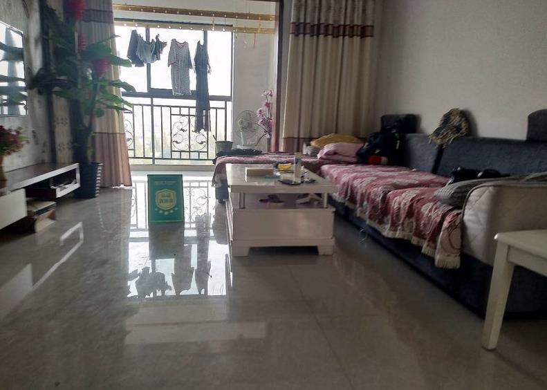 绿地华庭装修复式南北通透诚意出售