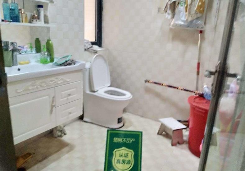 绿地华庭装修复式南北通透诚意出售