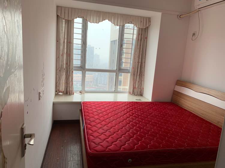 拎包入住精装修完善小区南北通透