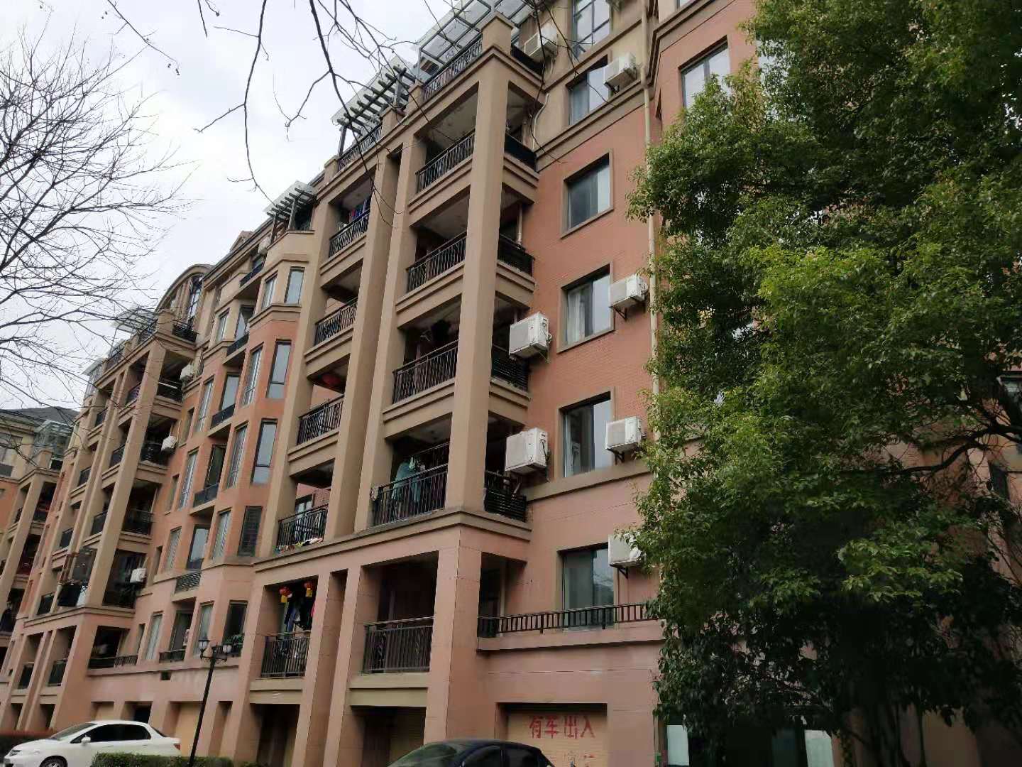 市区绿地华庭3室2厅2卫，精装修，证件齐全房东急售