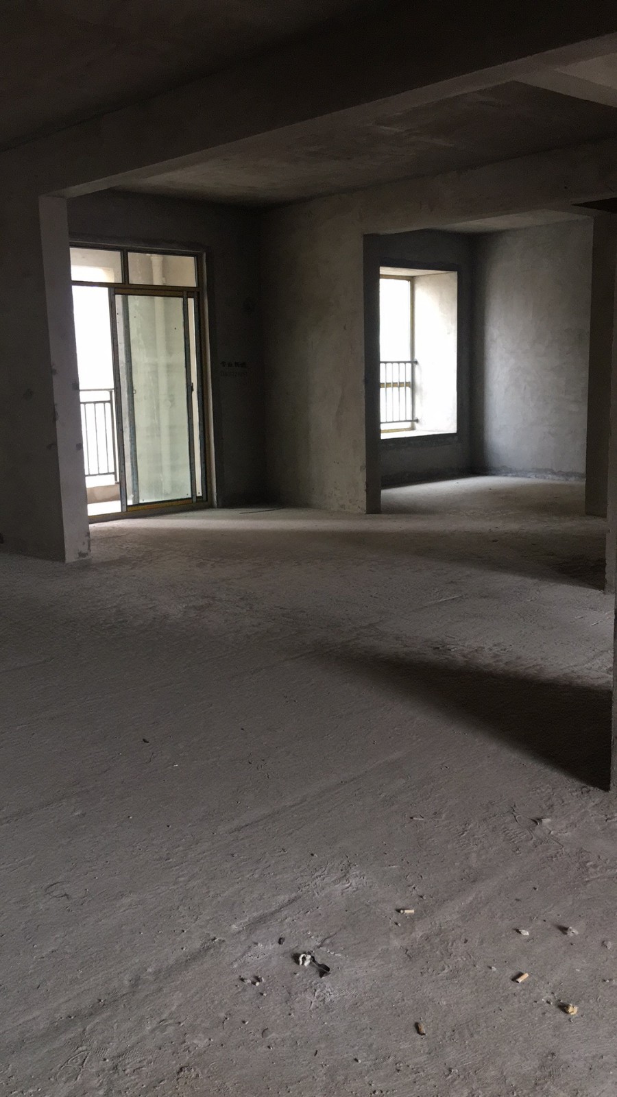 资金周转忍痛出售元泰未来城 湖景房楼层好毛坯4房167平方