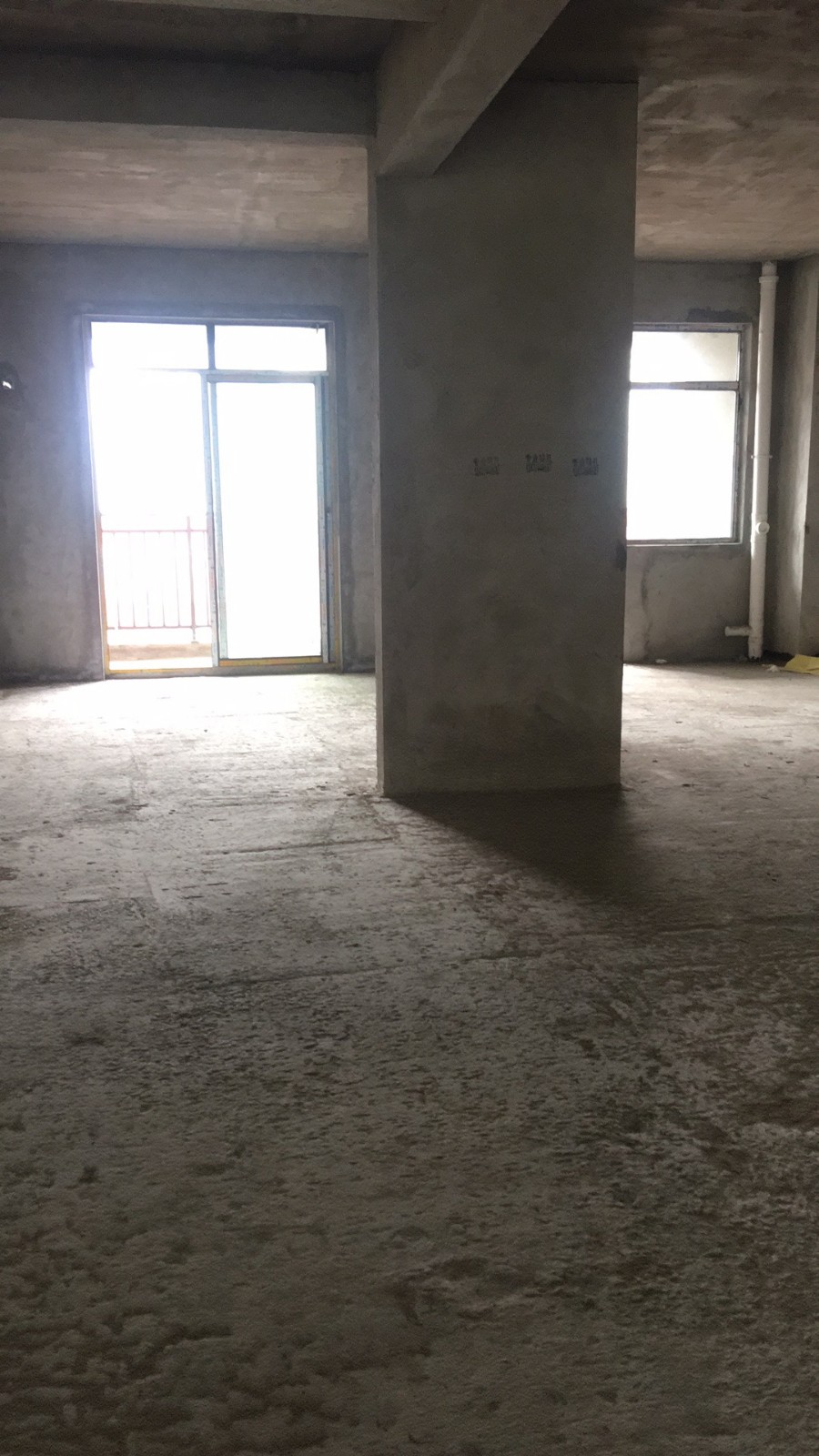 资金周转忍痛出售元泰未来城 湖景房楼层好毛坯4房167平方