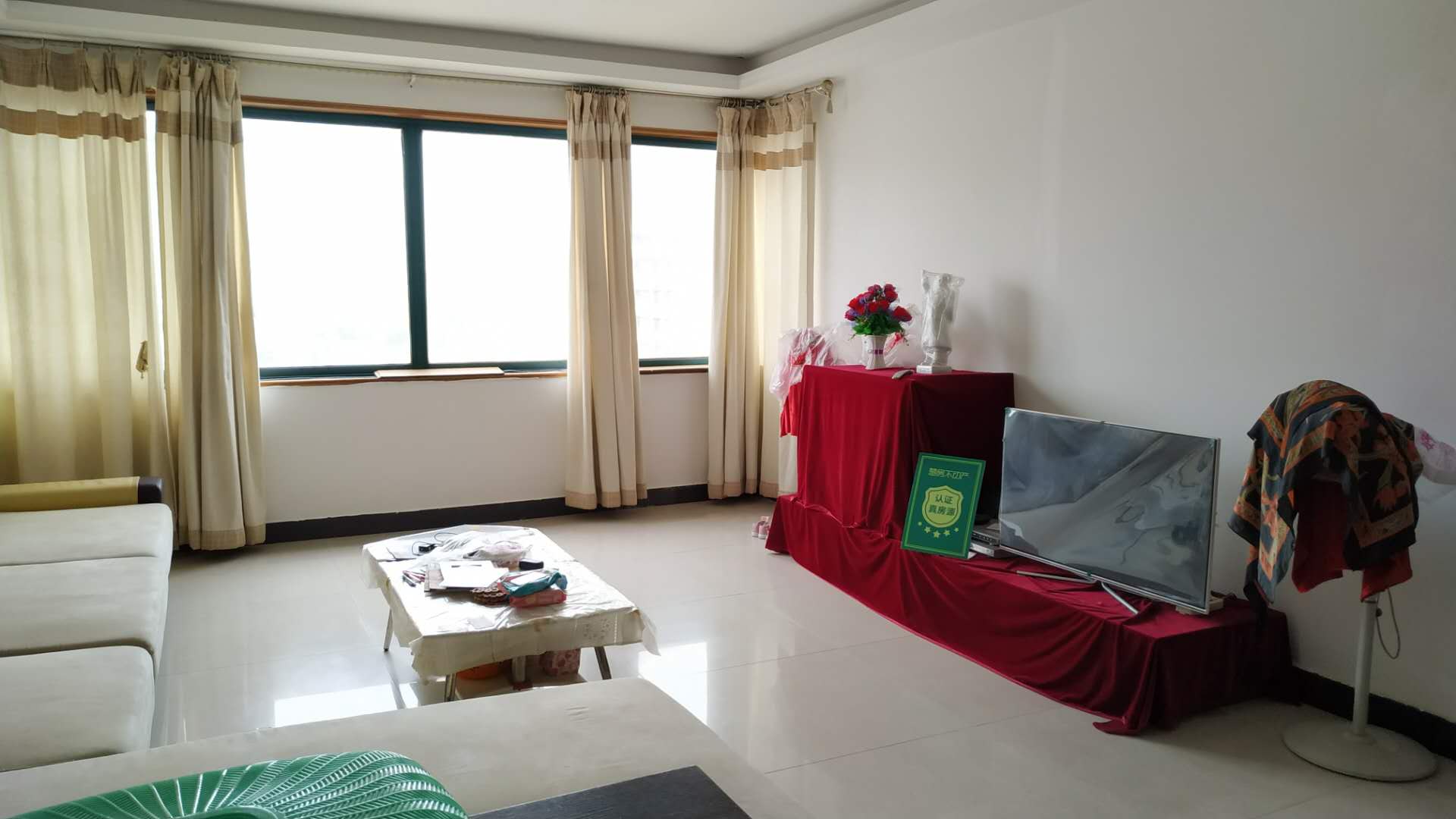 城市花园阳光复试精装修大三房紧邻武商二中中医院交通方便