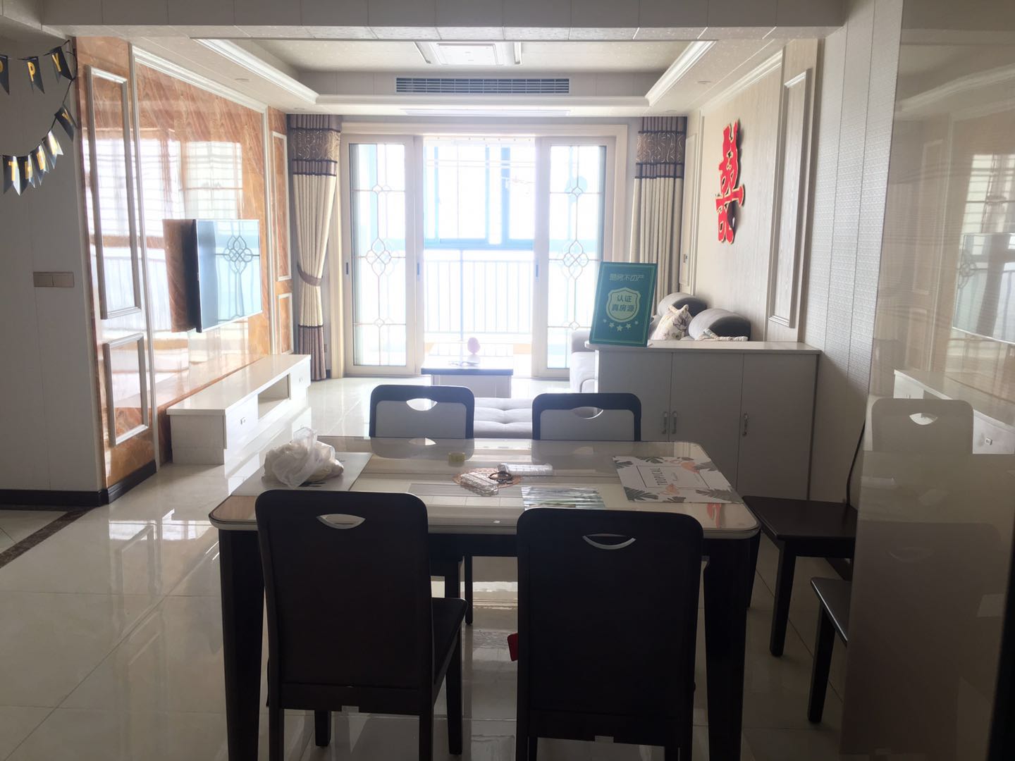 新城一号  精装大三房业主新房一直未入住  诚意出租！