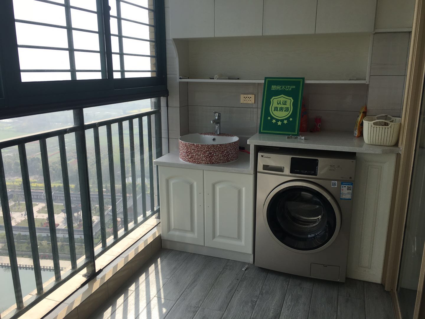 新城一号精装大三房业主新房一直未入住诚意出租！