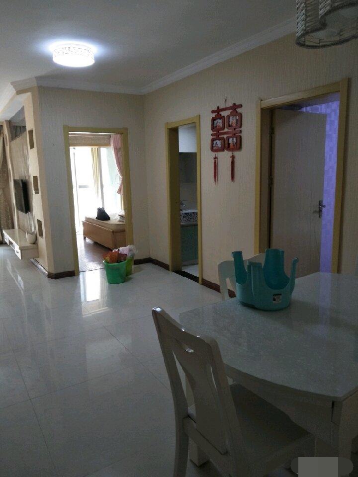 城西满庭春精装三房　好楼层　供暖房　证件满两年