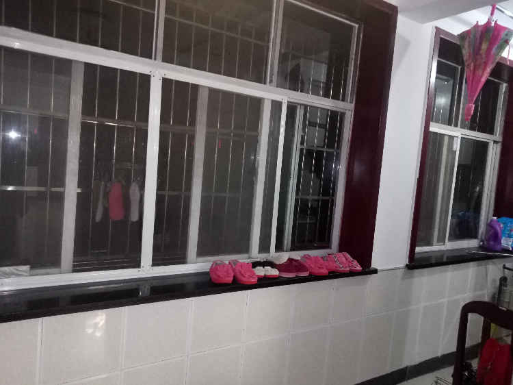 绿洲花苑旁，聚鑫苑 房九中旁.香港伟才幼儿园旁