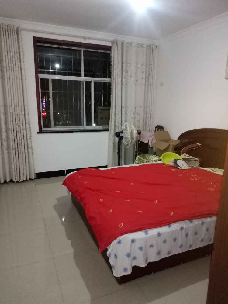 绿洲花苑旁，聚鑫苑 房九中旁.香港伟才幼儿园旁