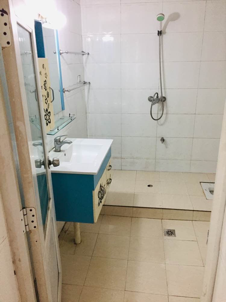 仙桃中学旁单位宿舍1楼有套房出租