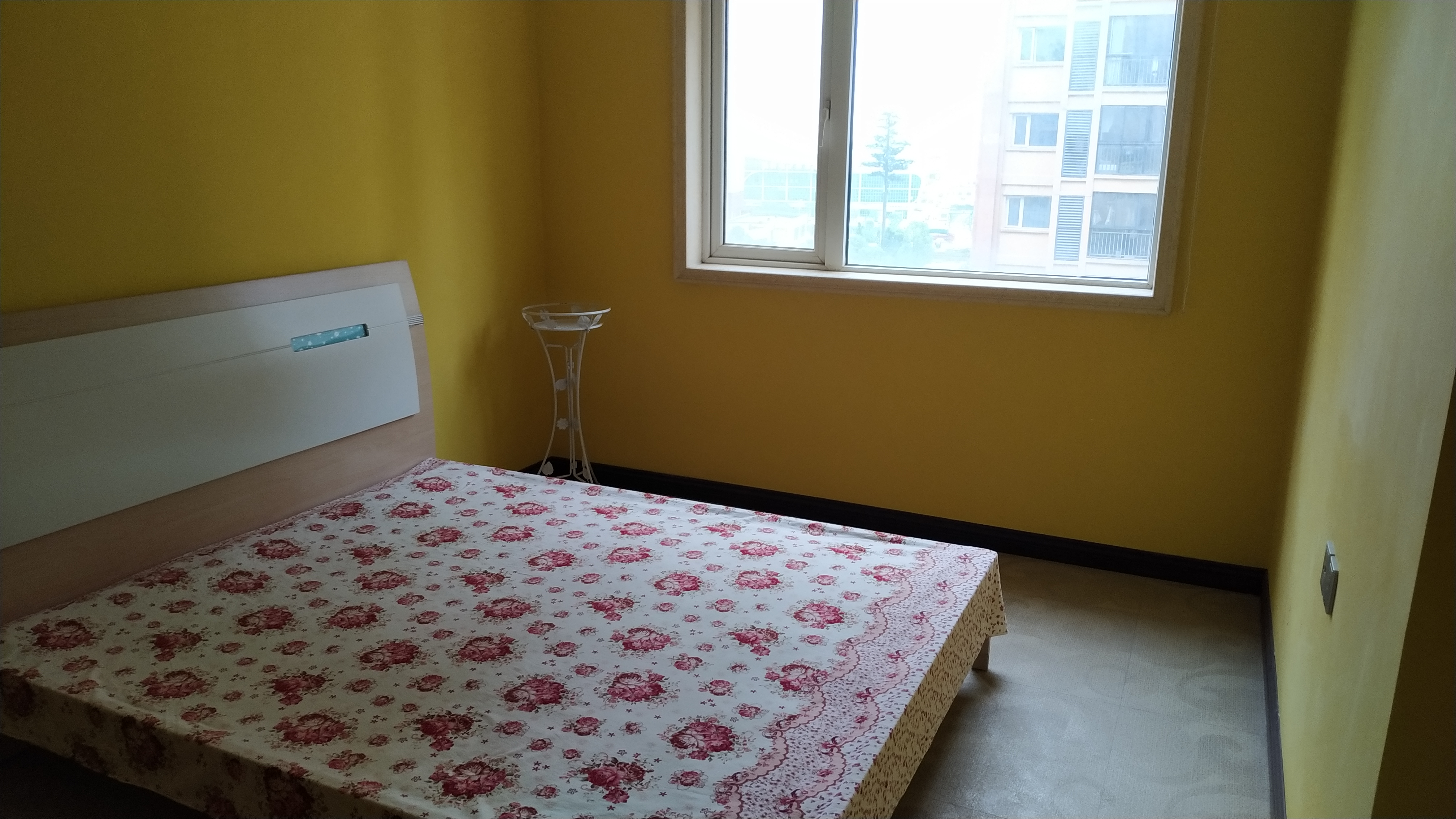 满庭春 精装三房供暖房 经典楼层 证件满二   湖景房   仙桃小学 15路公交就在门口