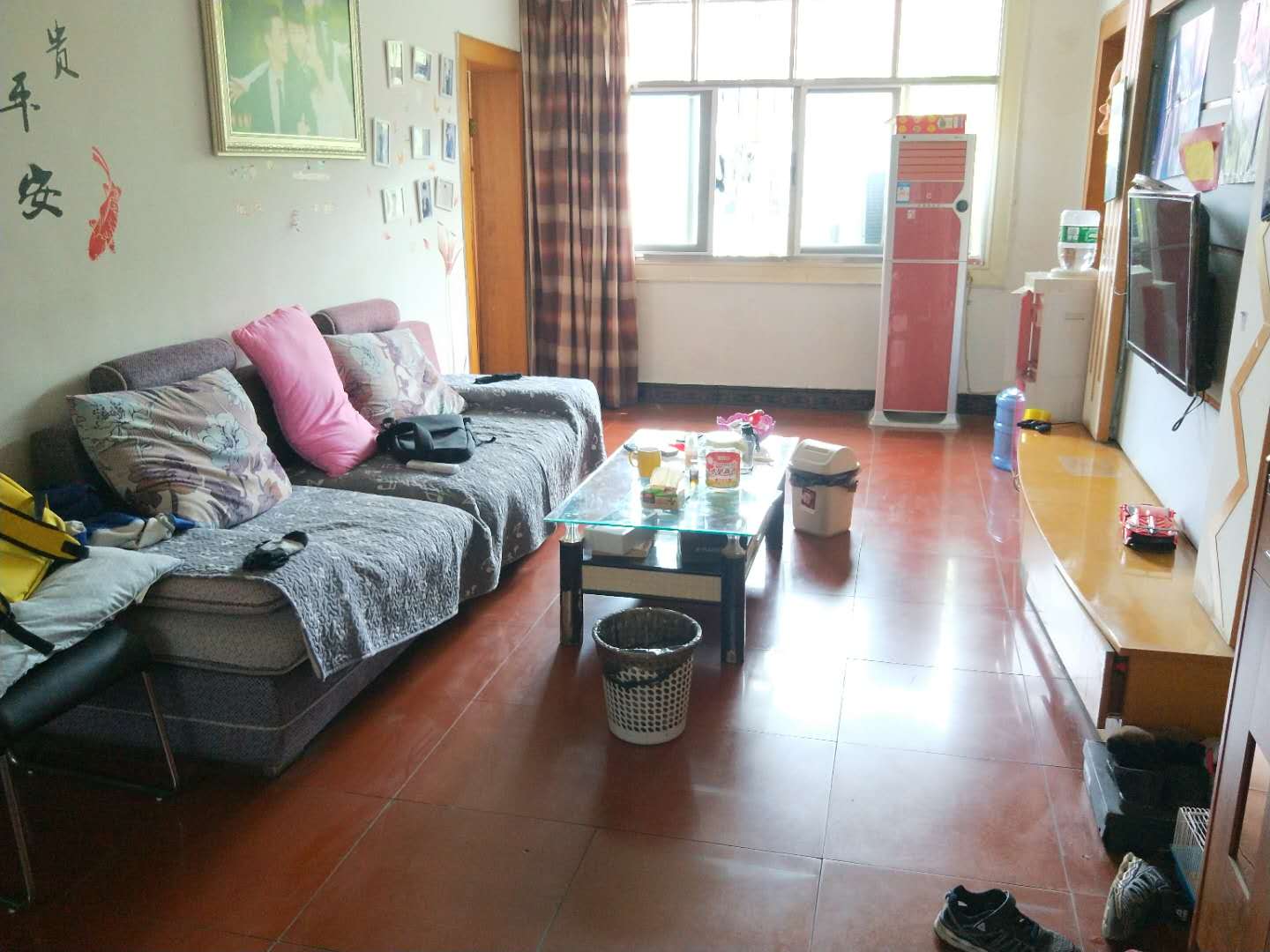 沔阳大道商城旁边，装修三房，楼层好，可过户！