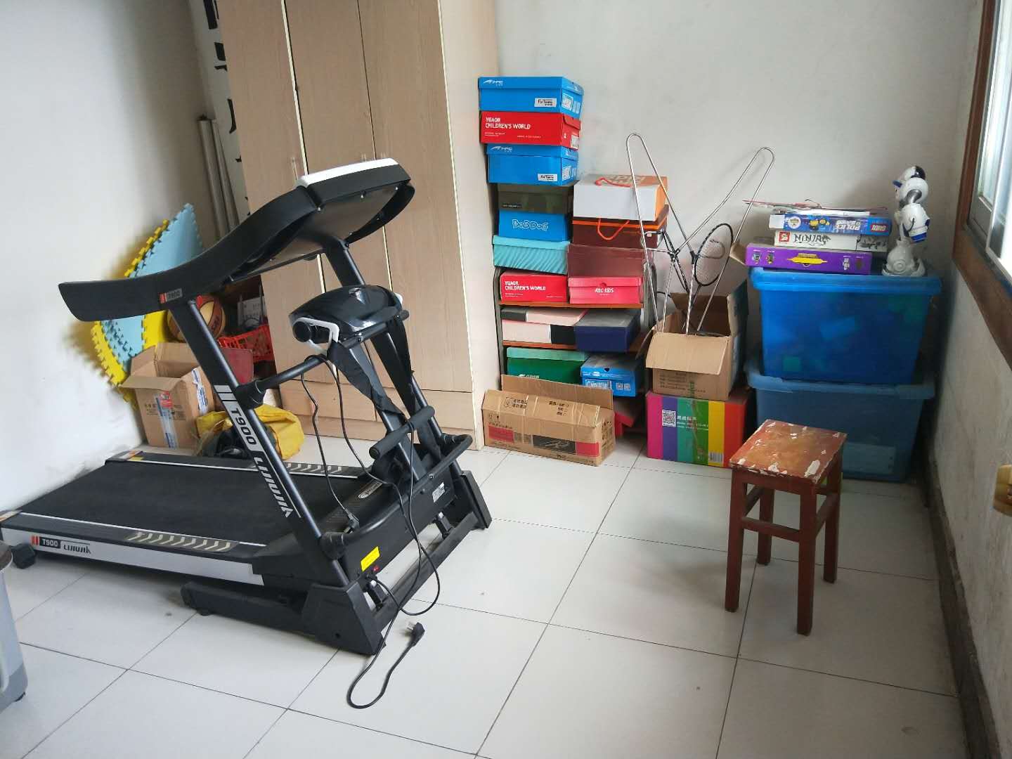 沔阳大道商城旁边，装修三房，楼层好，可过户！