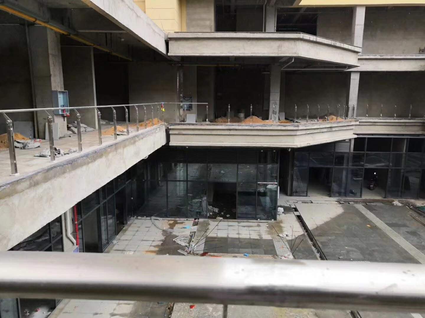 城 好邻居下面一手商铺 付12万起现买现租当房东收租金