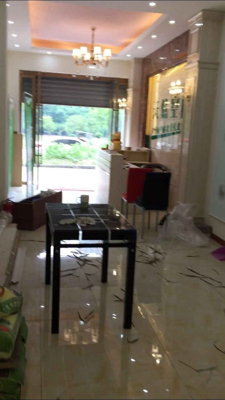 新城一号临街门面商铺出租，房东直租无转让费