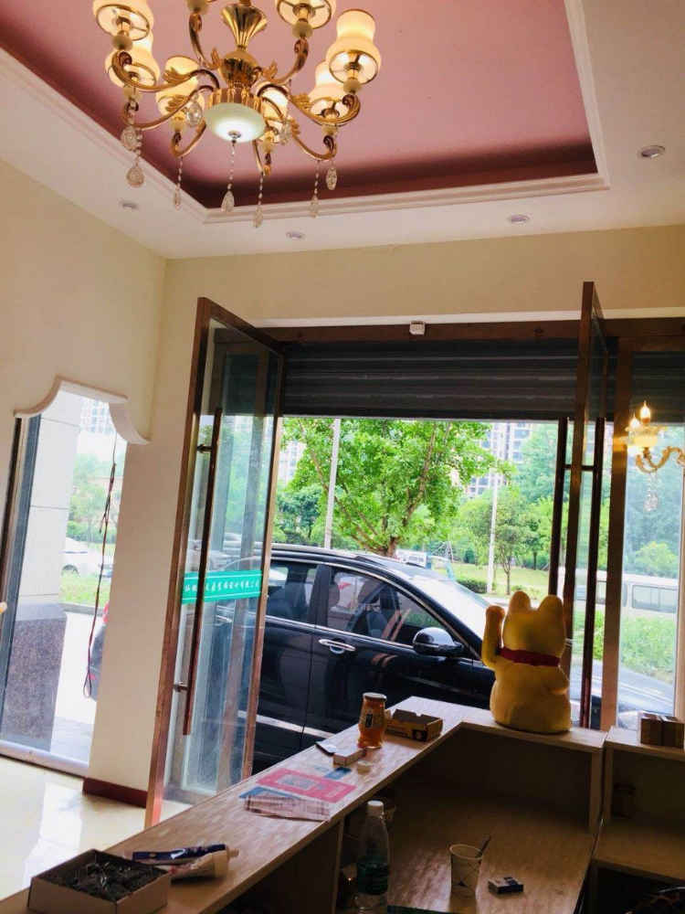 新城一号临街门面商铺出租，房东直租无转让费