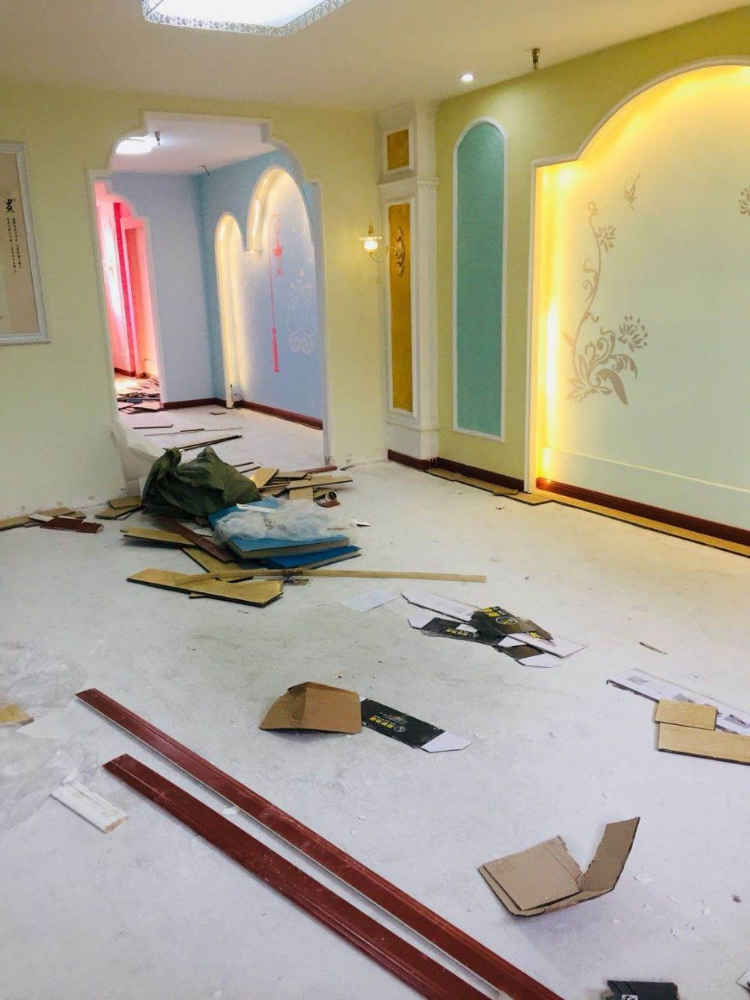 新城一号临街门面商铺出租，房东直租无转让费