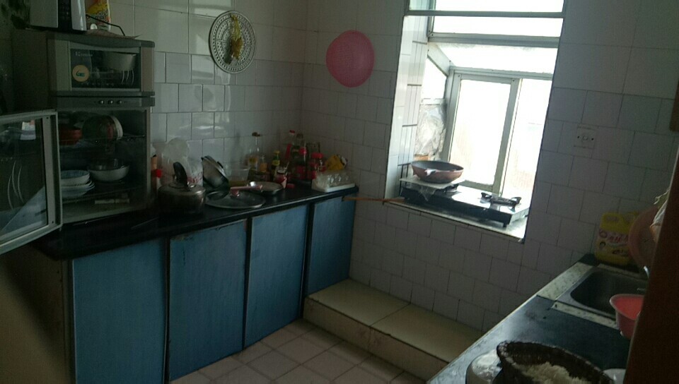 东区车站附近125平步梯房出售