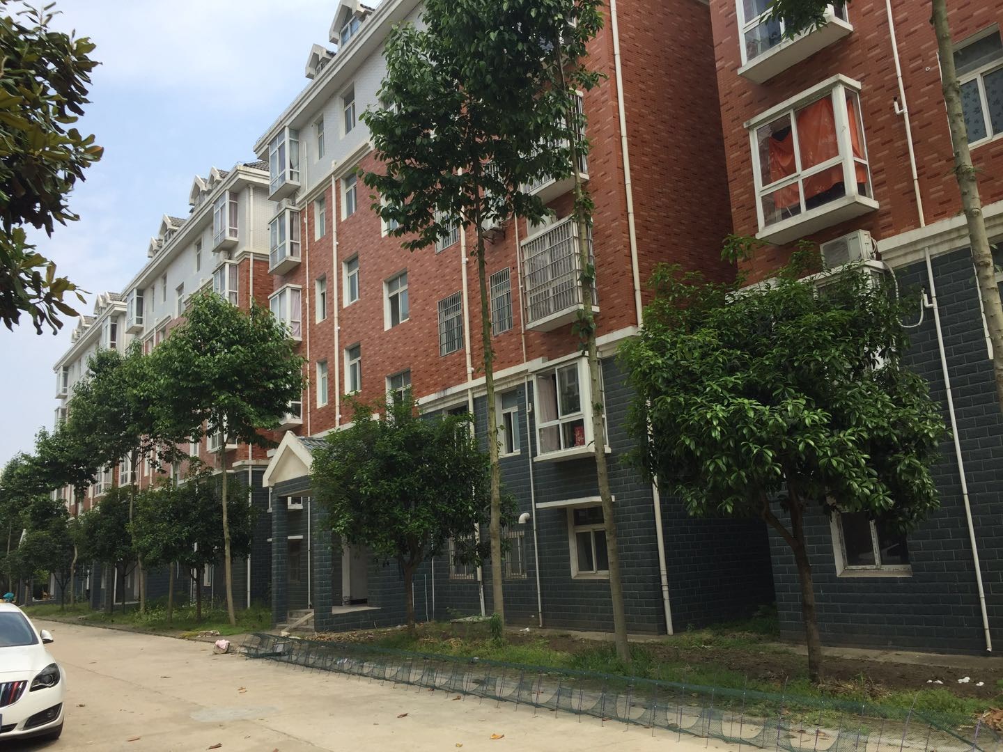 三伏潭朵以花园复式楼出售