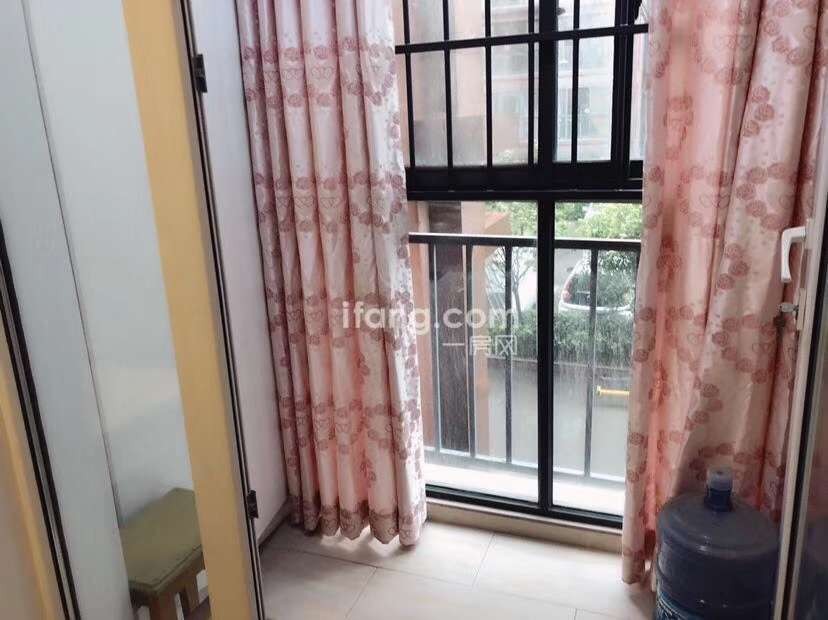 直降4万房东急售满庭春精装共暖