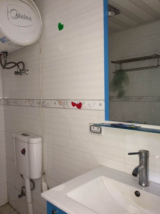 V9酒店对面带空调的二室一厅