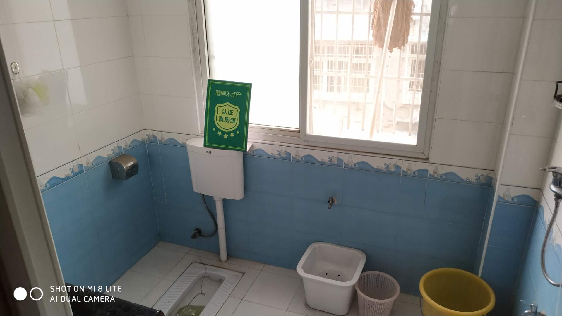 仙桃 附近宏大小区步梯好楼层精装三房诚心出售。