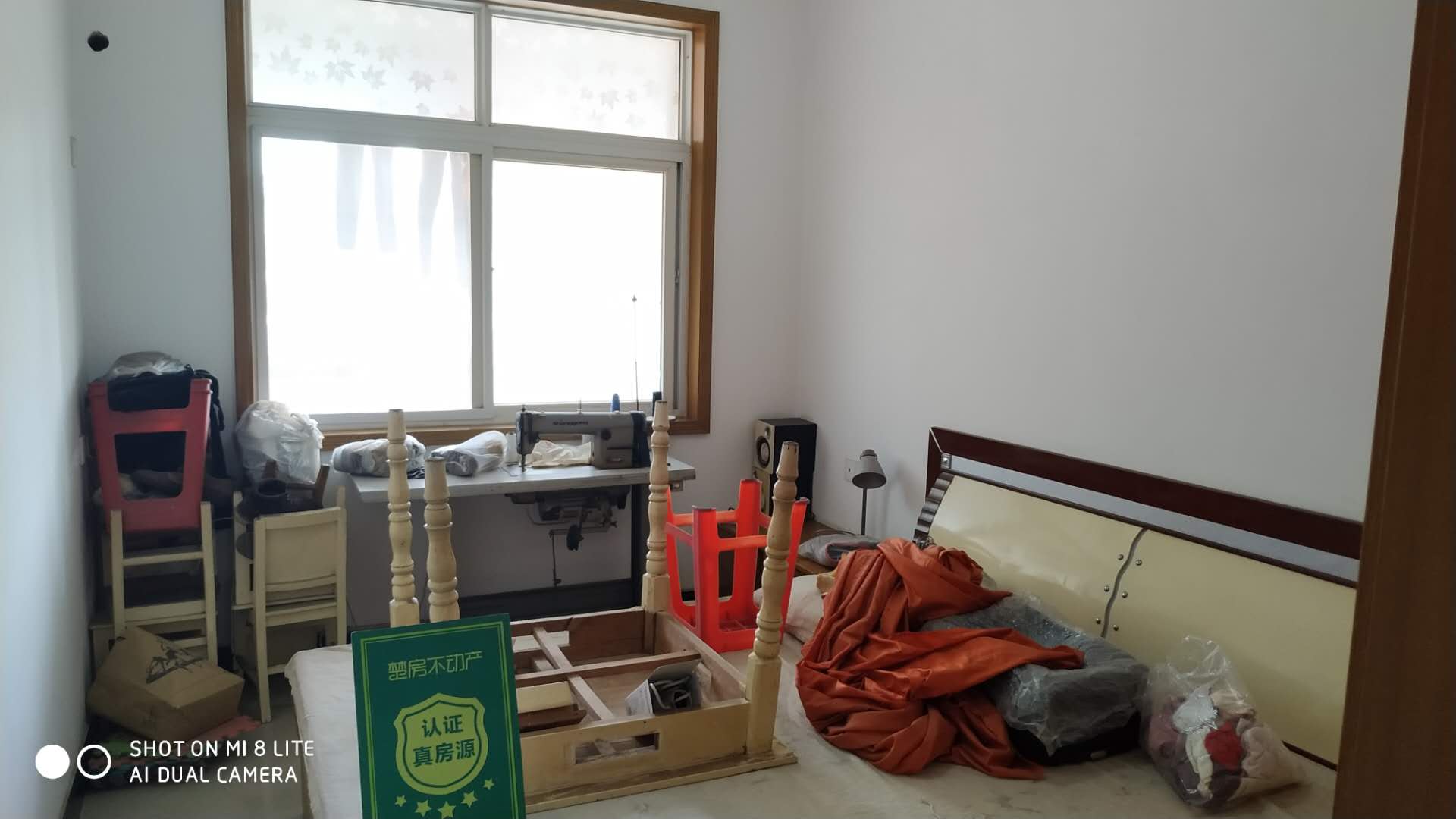 仙桃 附近宏大小区步梯好楼层精装三房诚心出售。