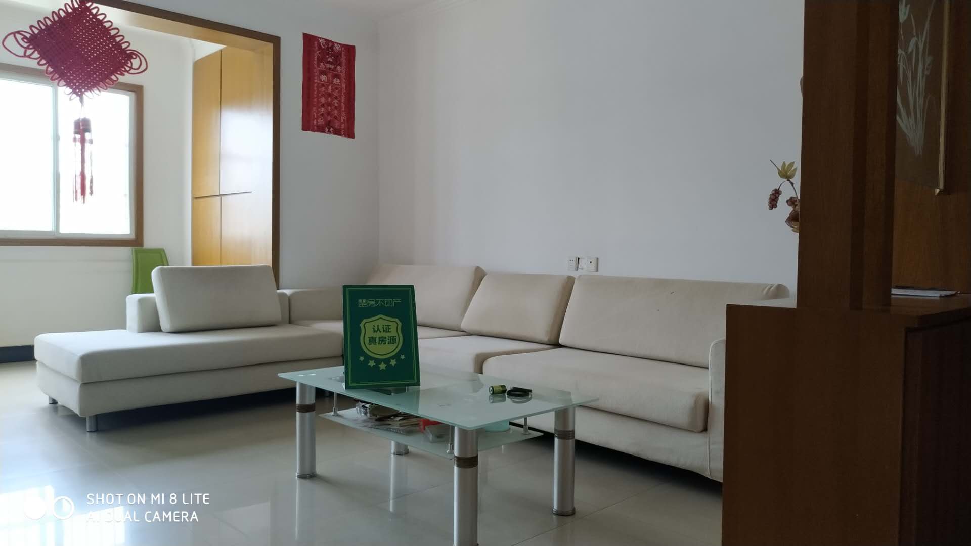 仙桃 附近宏大小区步梯好楼层精装三房诚心出售。