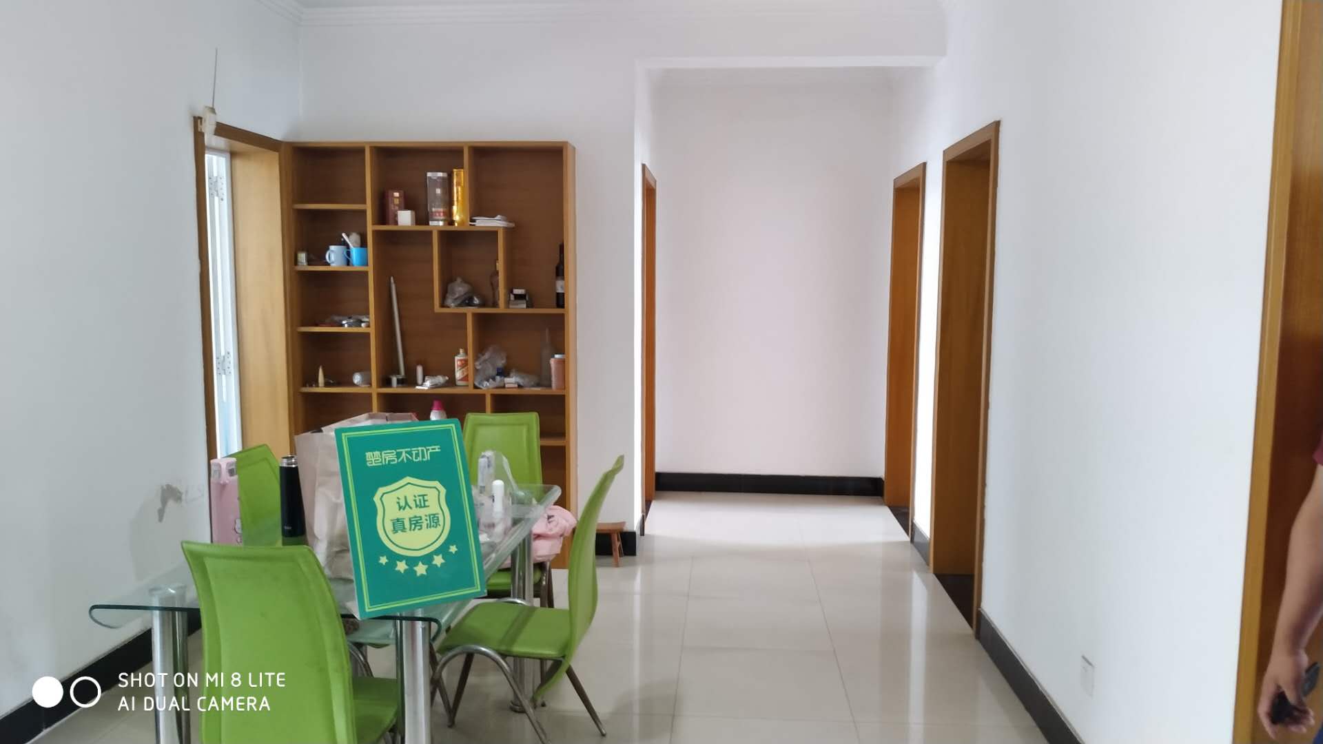 仙桃 附近宏大小区步梯好楼层精装三房诚心出售。