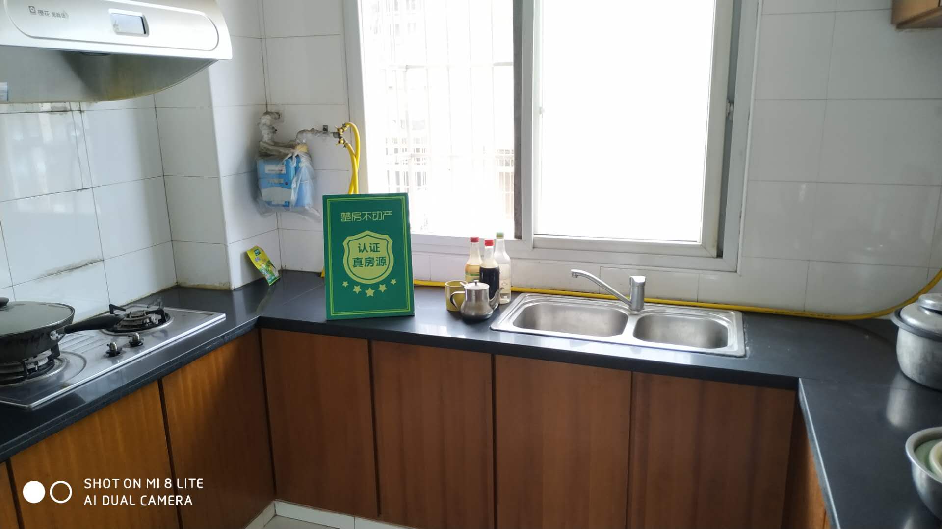 仙桃 附近宏大小区步梯好楼层精装三房诚心出售。