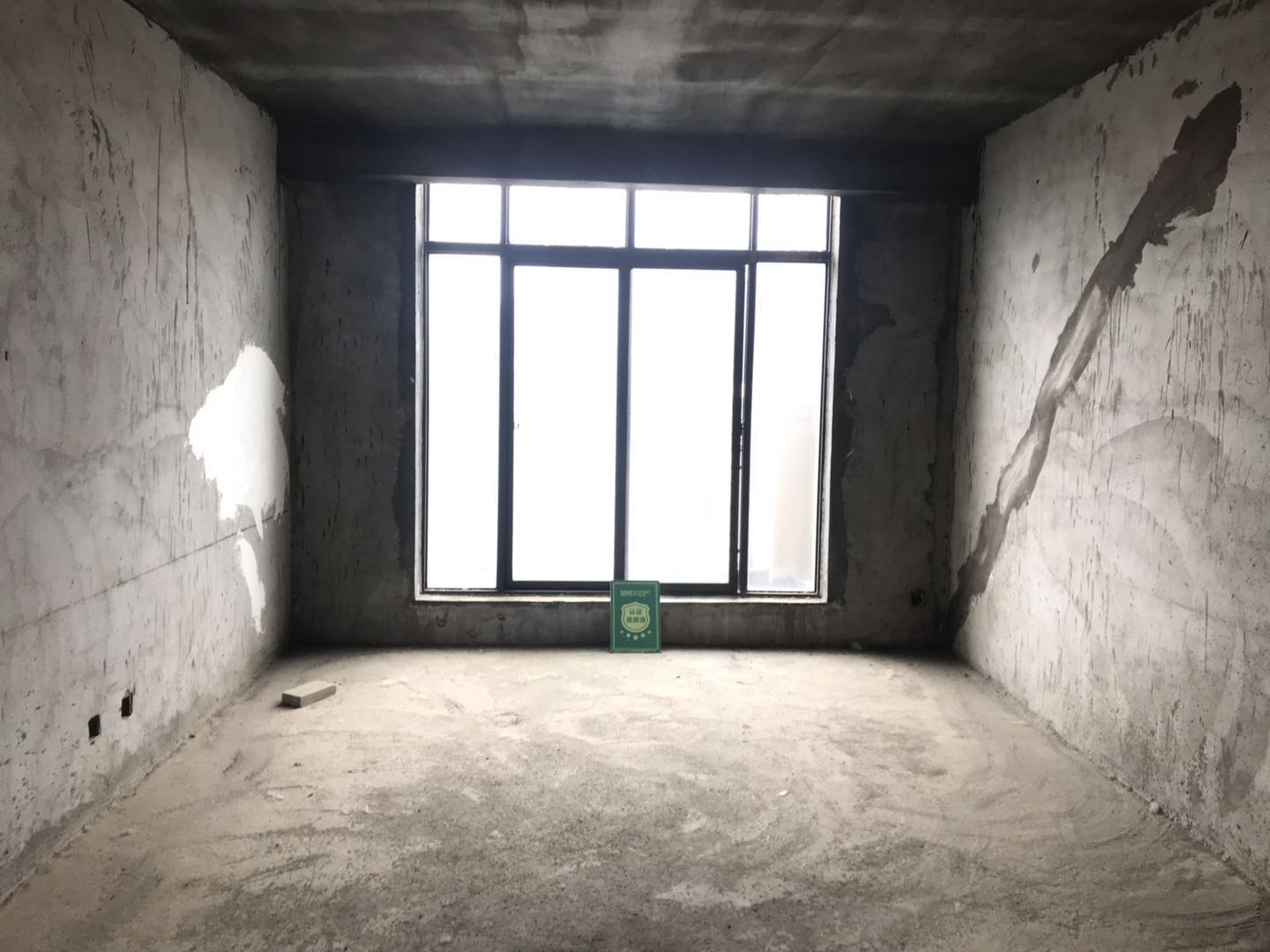 绿地华庭 鹿城   天然氧吧  复式楼 毛坯 证满两年   南北通透 诚意出售