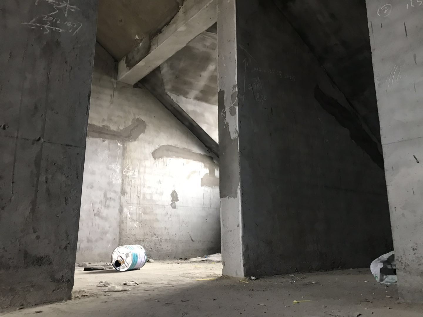 绿地华庭鹿城天然氧吧复式楼毛坯证满两年南北通透诚意出售