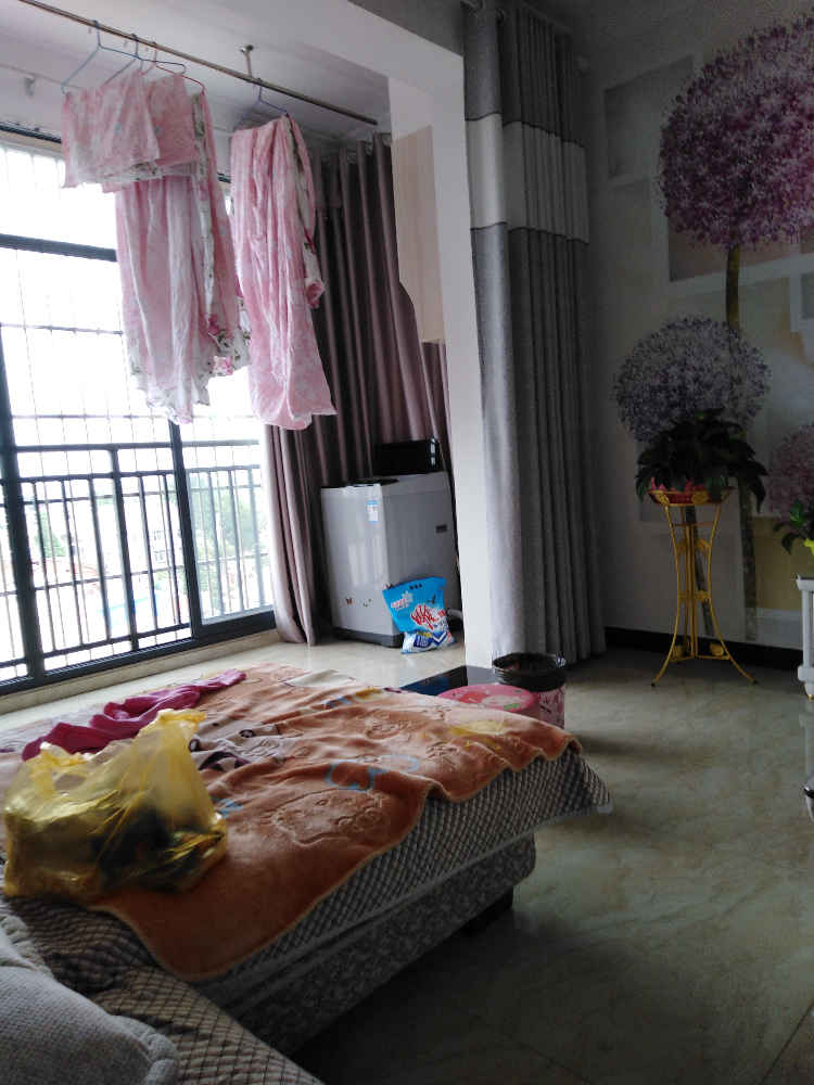 东鑫商业街，精装房子，拎包入住