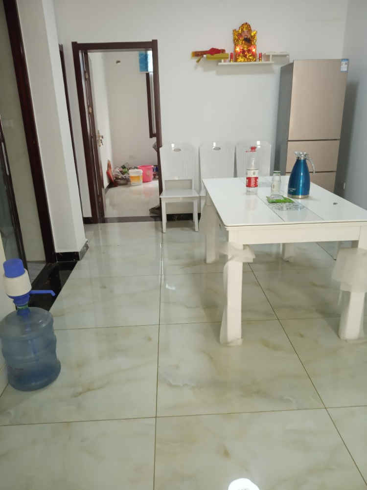 客运总站旁130平精装修