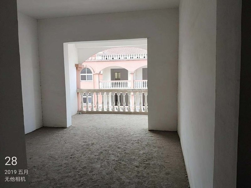 老农贸~实景现房 价3600元/平105平/121平证件齐全大证已下 付6万起天然气\水电已进户