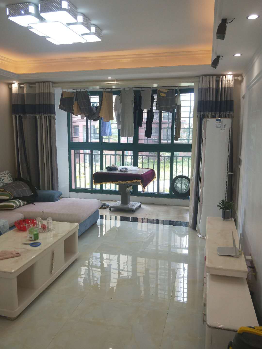 好消息　全新品牌装修自住不到两月　新城一号　大小区哦