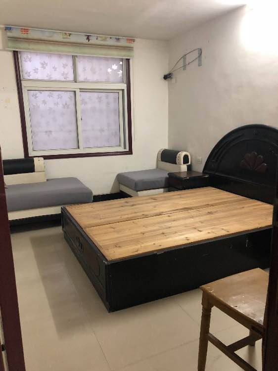 住宅楼一楼门脸房出租（一室一厅一厨一卫）