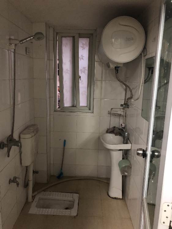 住宅楼一楼门脸房出租（一室一厅一厨一卫）