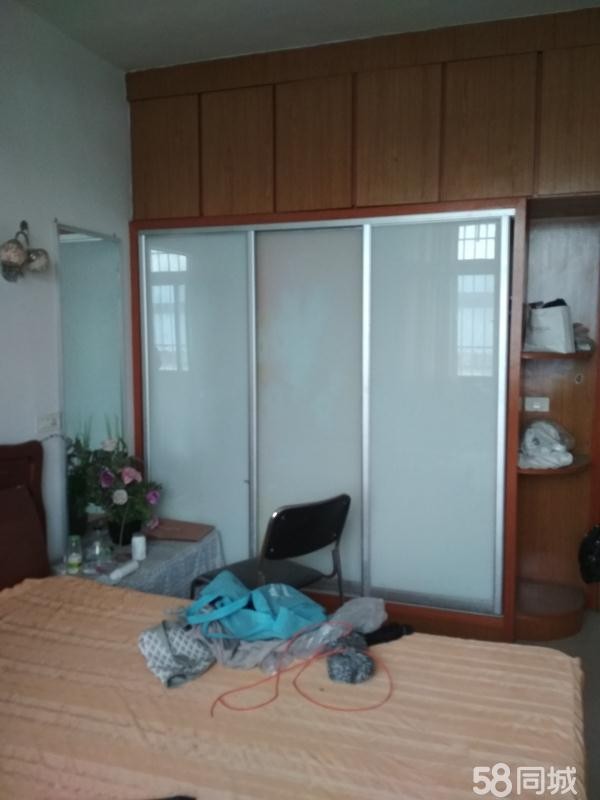 彭场文化路一间三层菜市场门票房出售