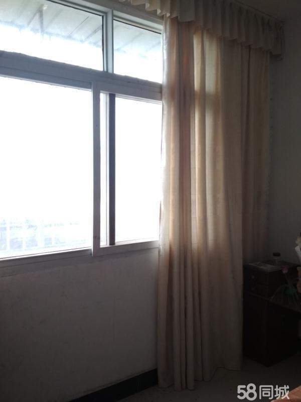 彭场文化路一间三层菜市场门票房出售