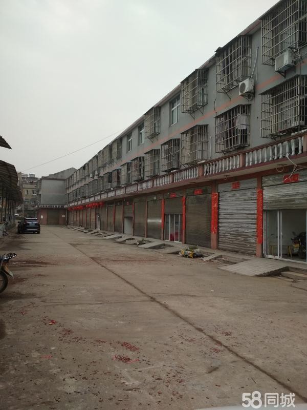 彭场文化路一间三层菜市场门票房出售