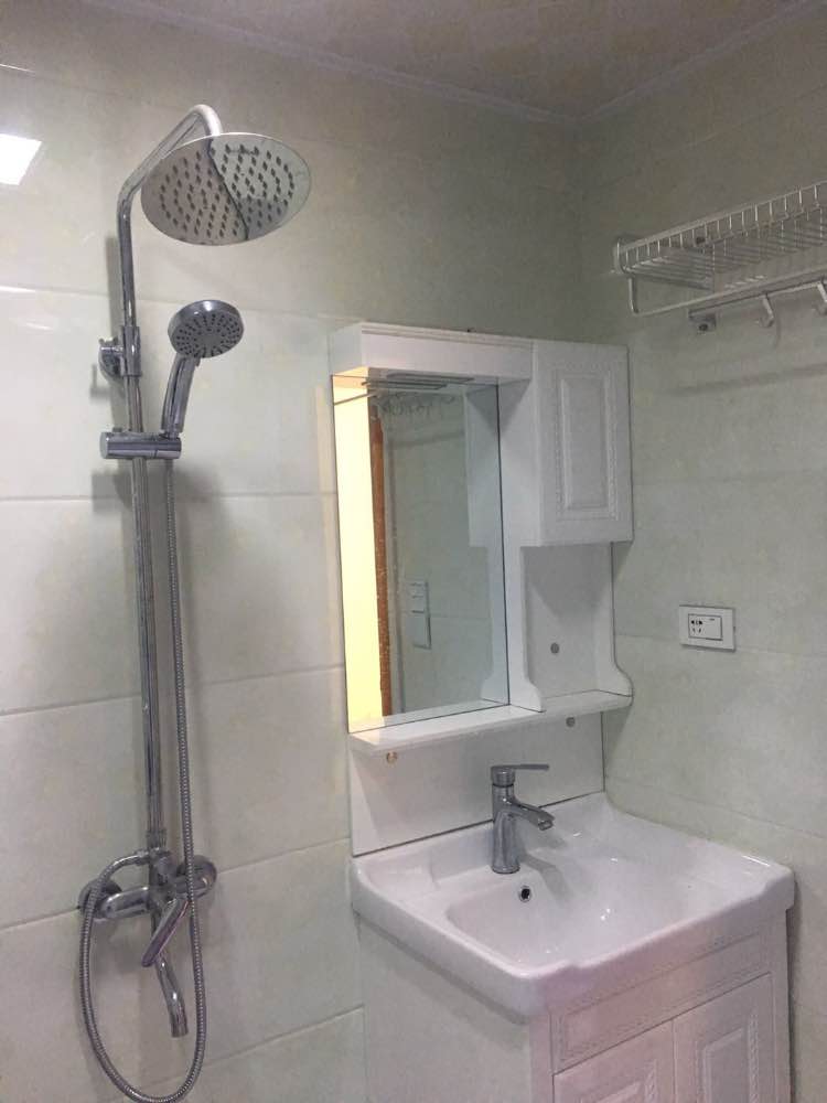 和合国际四期新一中对面 房出租