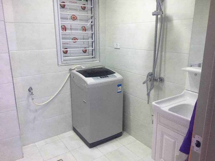 和合国际四期新一中对面 房出租