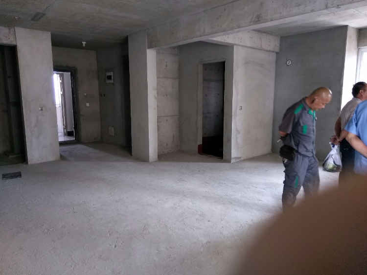 满庭春五期100平三室 房现房转