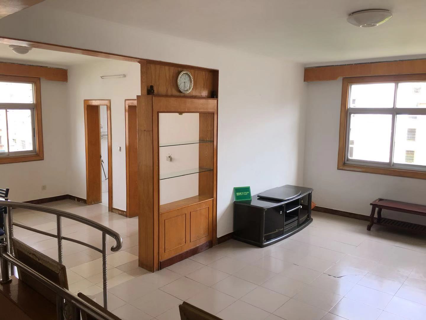 复州花园 大三两房 楼层好  光线足 价格低 税费低   业主诚意出售